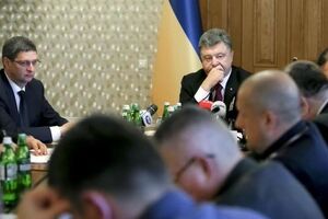 Петр Порошенко призвал решить проблему с незаконной добычей янтаря