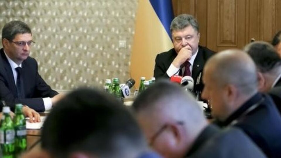 Петр Порошенко призвал решить проблему с незаконной добычей янтаря