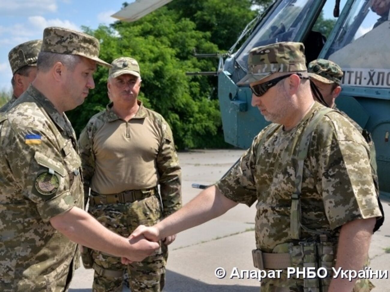 Турчинов заявил, что строительство защитных сооружений завершается