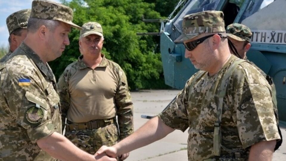 Турчинов заявил, что строительство защитных сооружений завершается