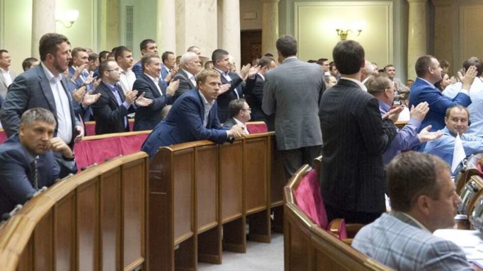 Депутаты хотят отменить результаты вчерашнего голосования по кредитам, которое поддержали представители всех фракций