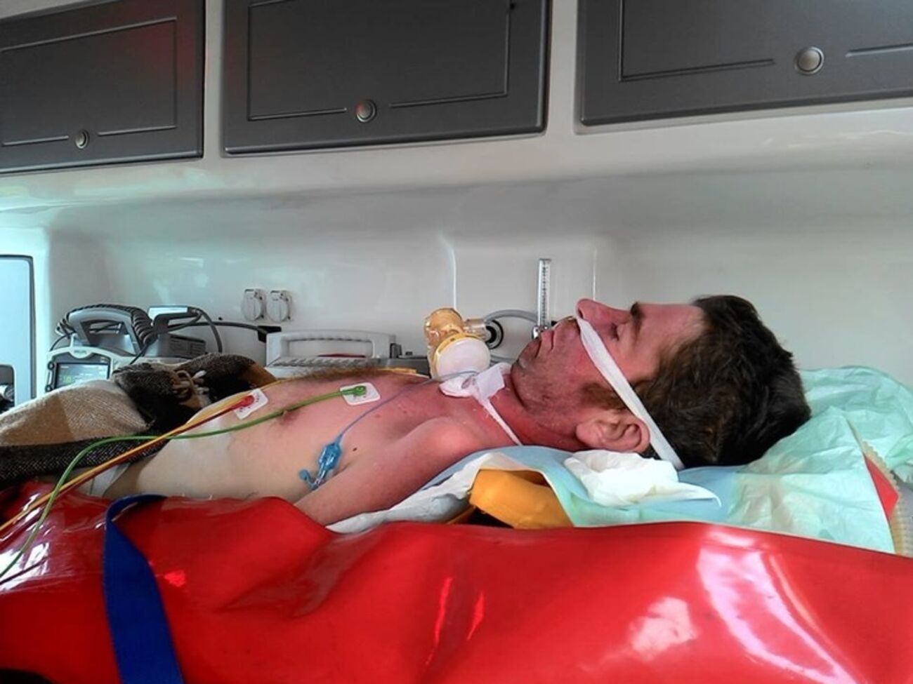 Из плена боевиков освобождены двое украинских военнослужащих. Фоторепортаж