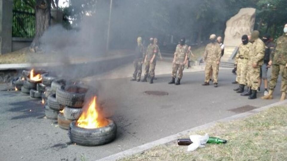 В Киеве участники марша добровольческих батальонов требуют признать АТО войной. Фоторепортаж