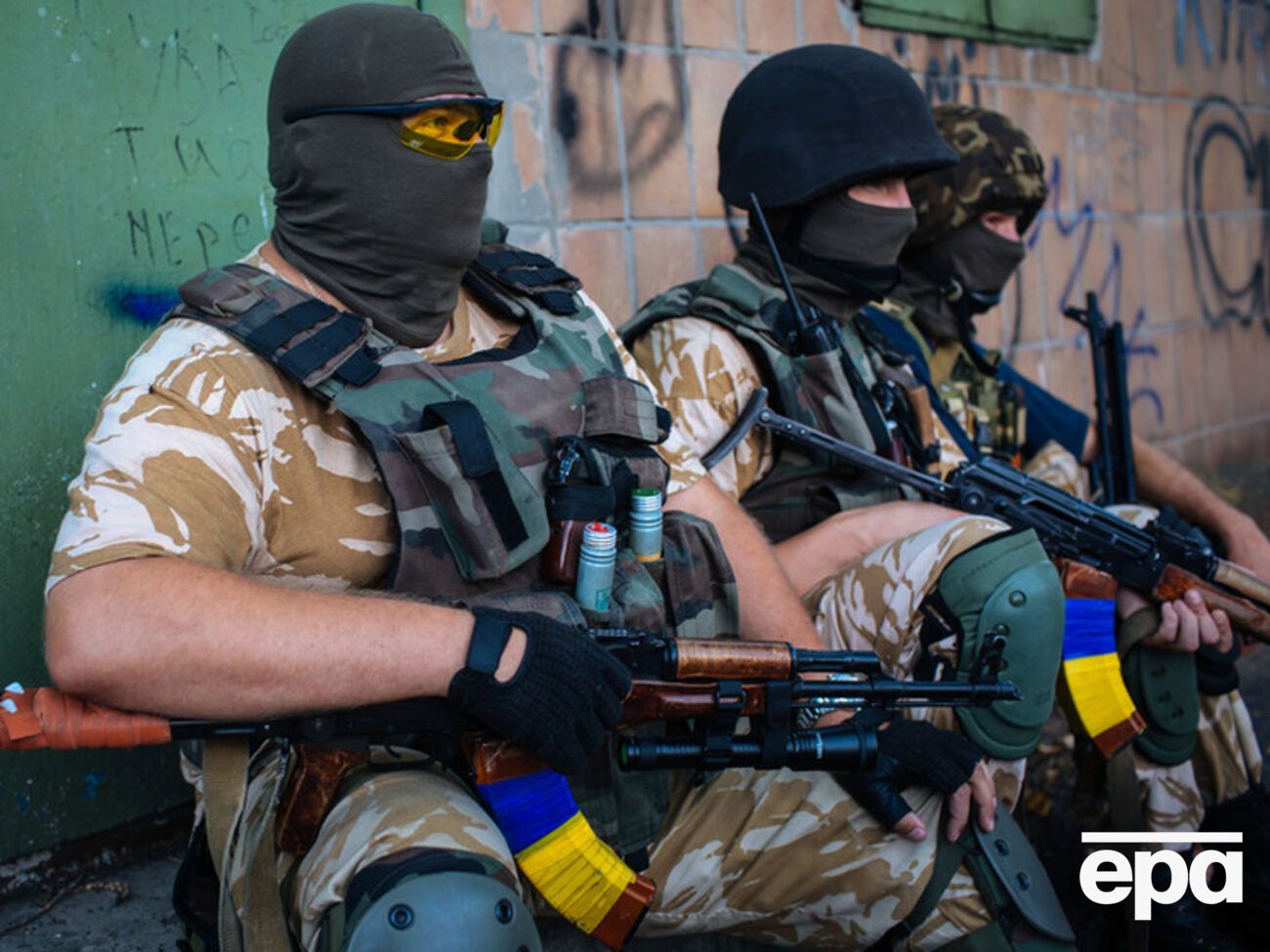 В боях ранены четверо военных