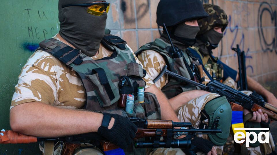 В боях ранены четверо военных