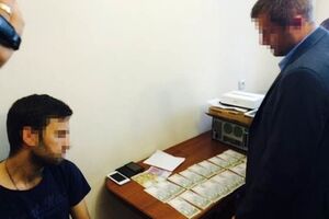 По данным СБУ, задержанный офицер недавно прошел тестирование и собеседование на должность следователя-детектива Национального антикоррупционного бюро