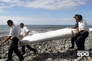 Поиски рейса MH370: в Индийском океане нашли обломок самолета Boeing и чемодан. Фоторепортаж