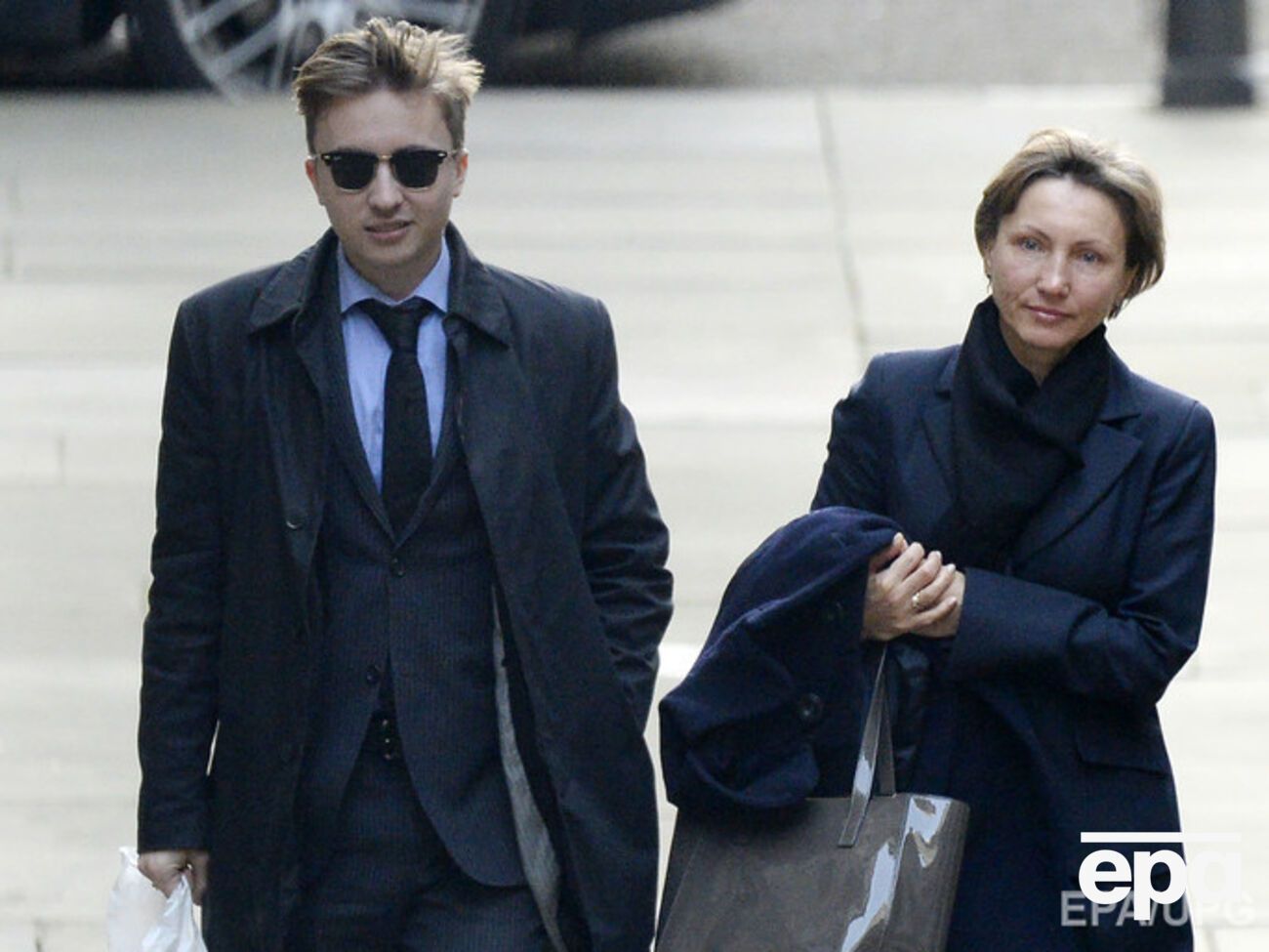 Вдова Александра Литвиненко, Марина Литвиненко и ее сын Анатолий возле&nbsp;Высокого суда Лондона