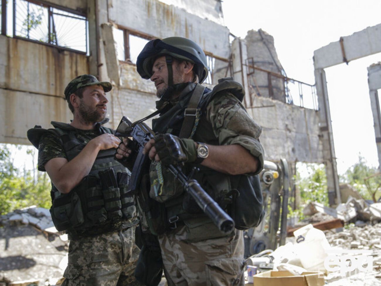 Кабмин планирует больше платить бюджетникам, работающим в зоне боевых действий для обеспечения сил АТО