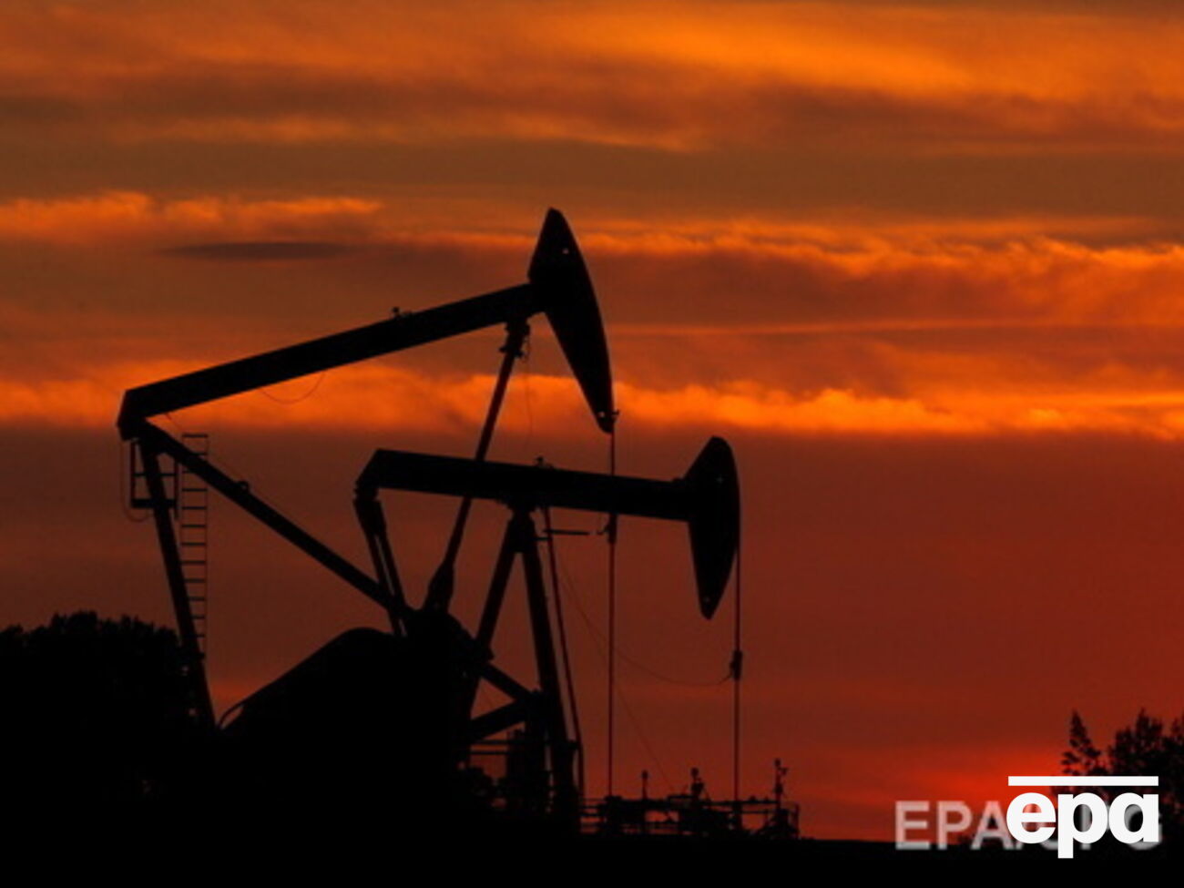 Нефть опять дешевеет