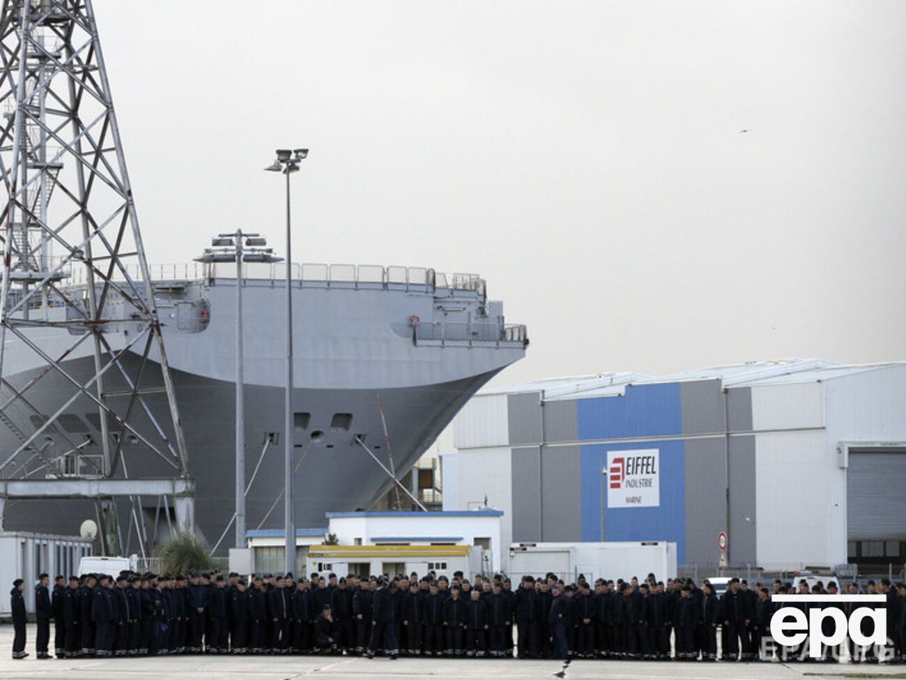 По данным СМИ, Франция вернет России аванс за "Мистрали" и возместит&nbsp;средства, потраченные на обучение экипажа вертолетоносцев