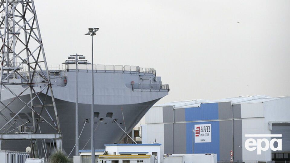 По данным СМИ, Франция вернет России аванс за "Мистрали" и возместит средства, потраченные на обучение экипажа вертолетоносцев