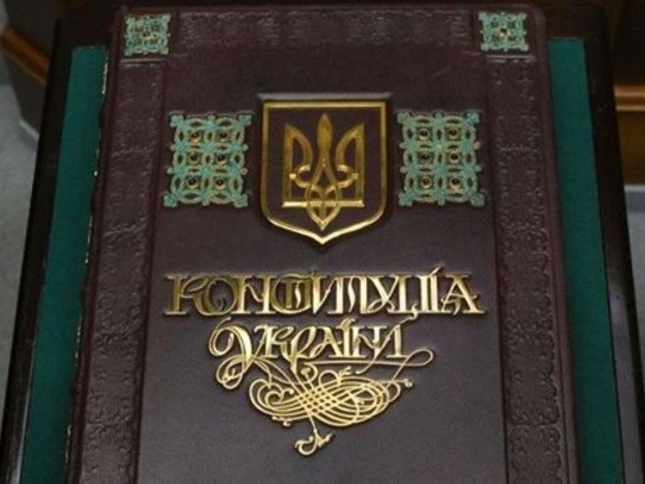 Порошенко: Впервые в истории Украины президент и правительство уступили большой объем полномочий в пользу громад