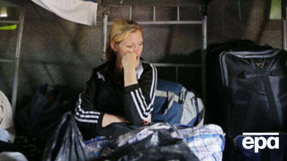 Яценюк предложил всем беженцам судиться с Россией для возмещения убытков