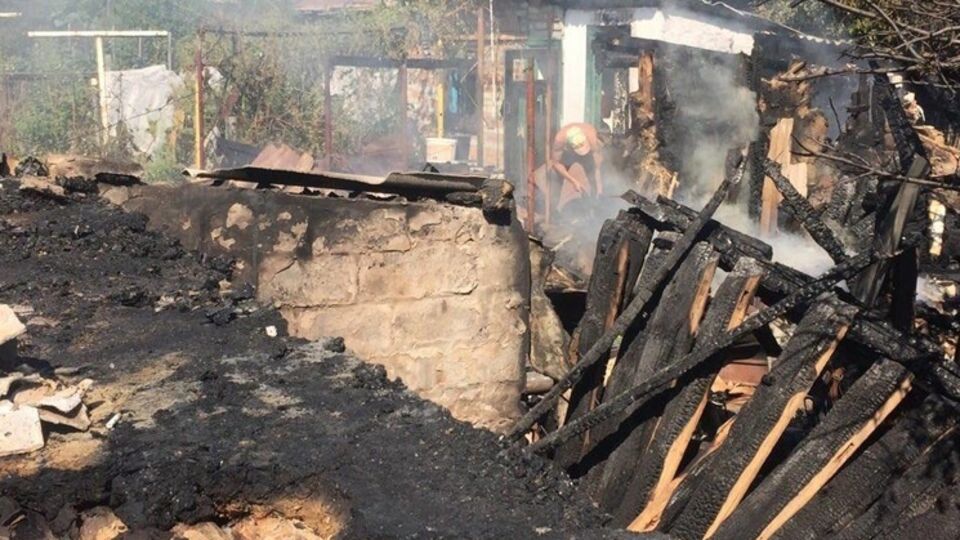 Тошковка ночью подверглась обстрелу, в поселке сгорели несколько домов