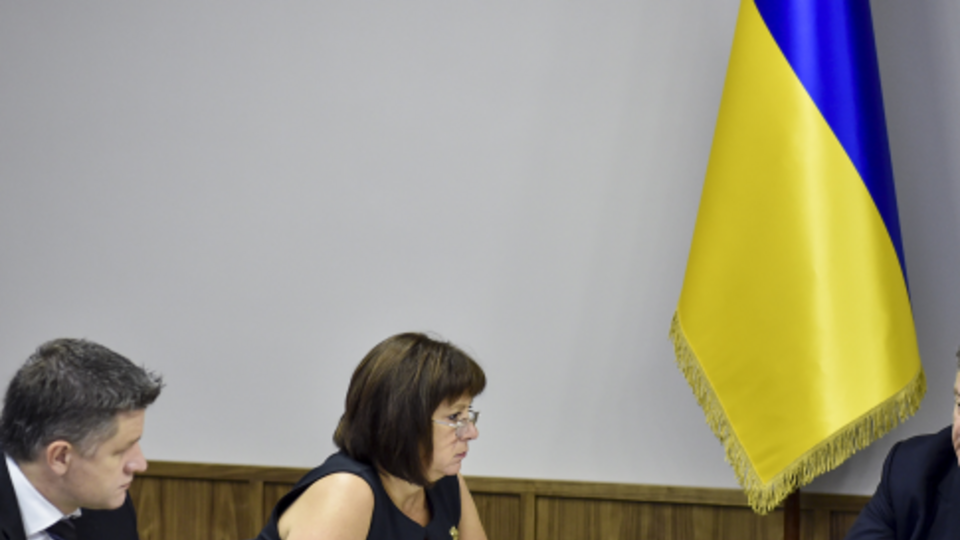 Как сообщила пресс-служба, Петр Порошенко (справа) рассказал Кристин Лагард о проведении реформ в Украине