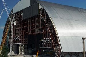 Работы над новым саркофагом на ЧАЭС продвигаются