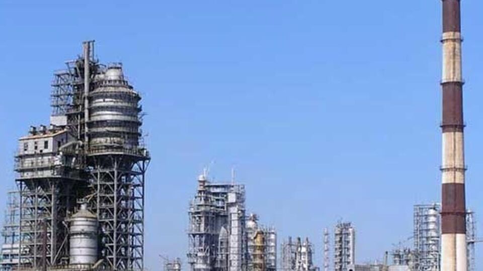 Кременчугский нефтеперерабатывающий завод заявил, что приостановка закачки нефти может привести к "различным внештатным ситуациям"