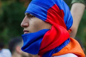 Протестующие в Ереване хотят переместиться к резиденции президента