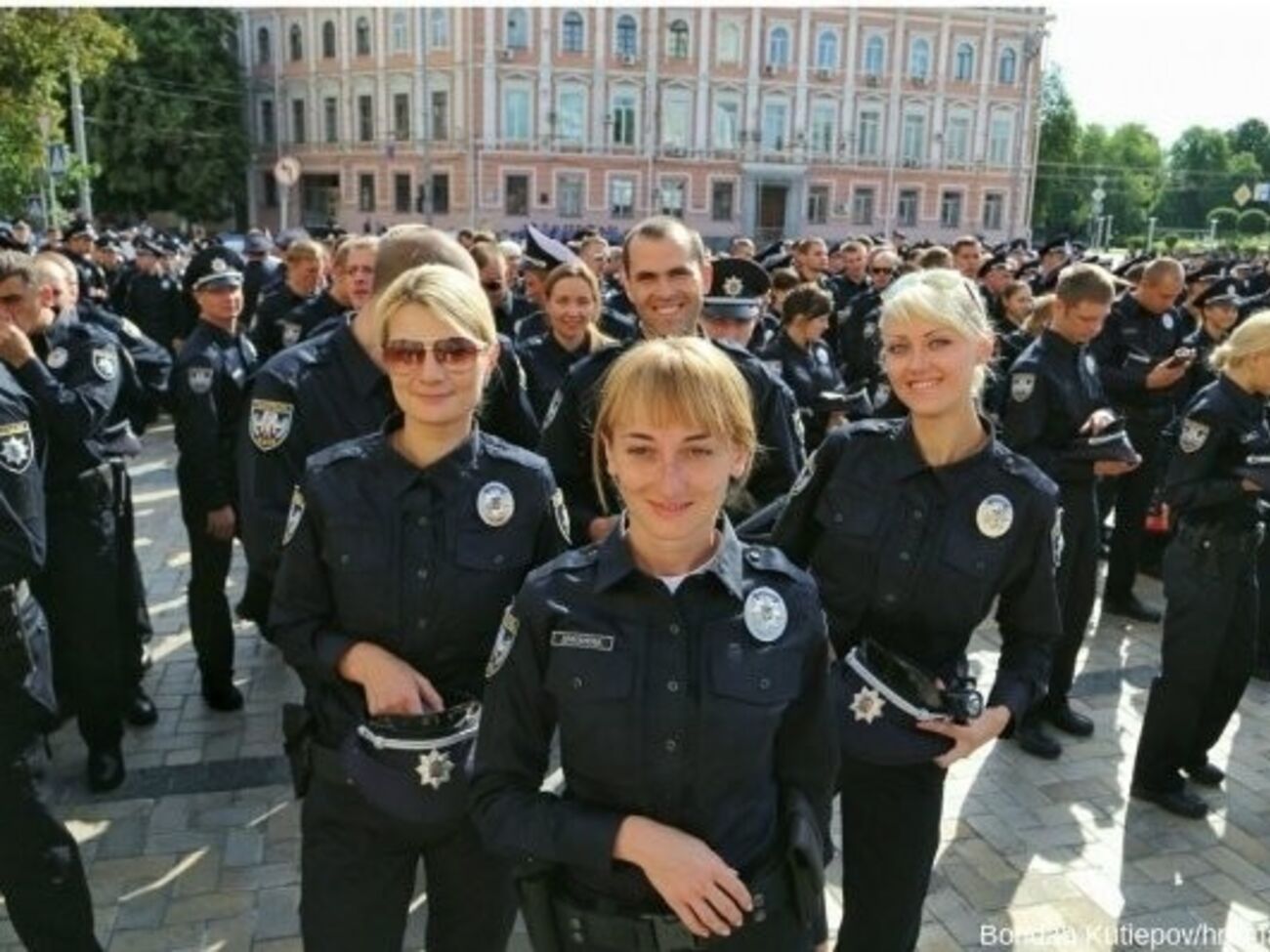 Новые полицейские некоторое время поработают по старому законодательству