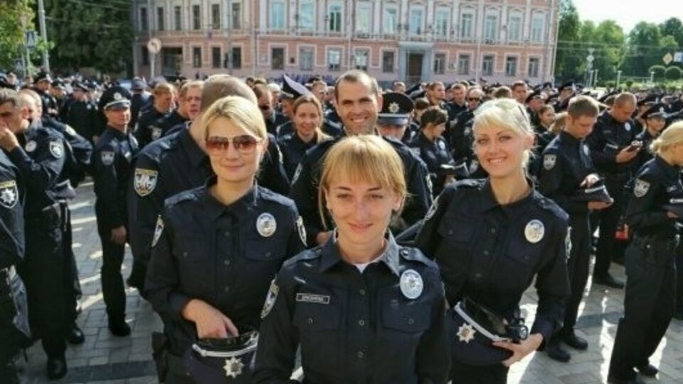 Новые полицейские некоторое время поработают по старому законодательству