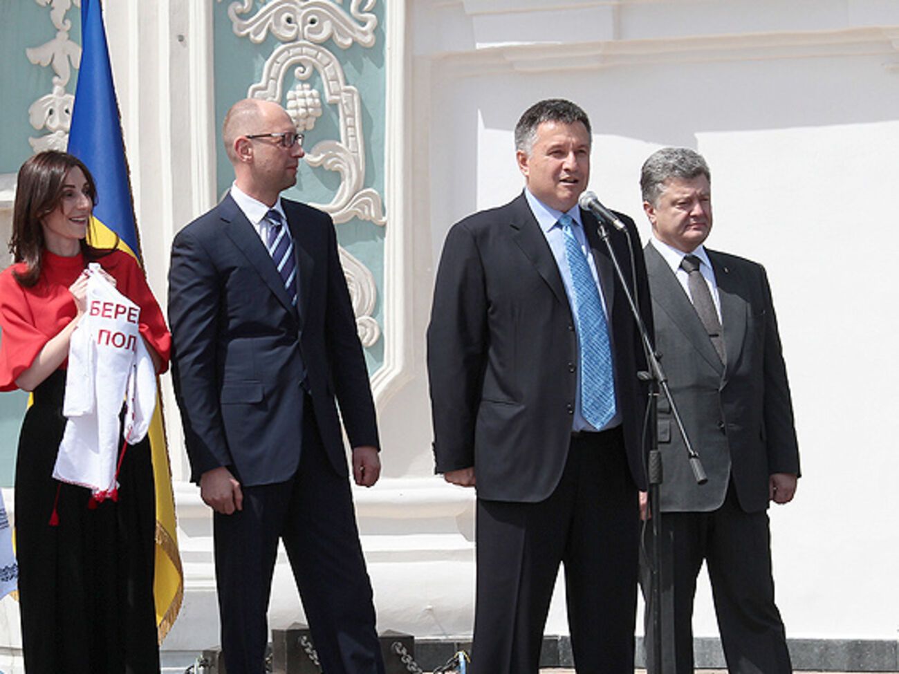 Министр внутренних дел Арсен Аваков пообещал полицейским достойные зарплаты