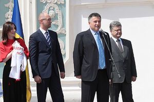 Министр внутренних дел Арсен Аваков пообещал полицейским достойные зарплаты