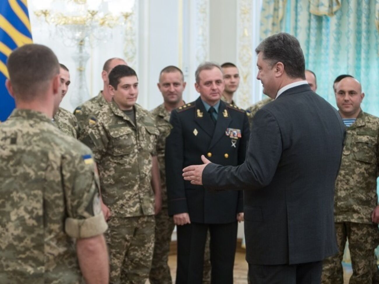 Порошенко встретился с военными, которые освобождали Славянск и Краматорск