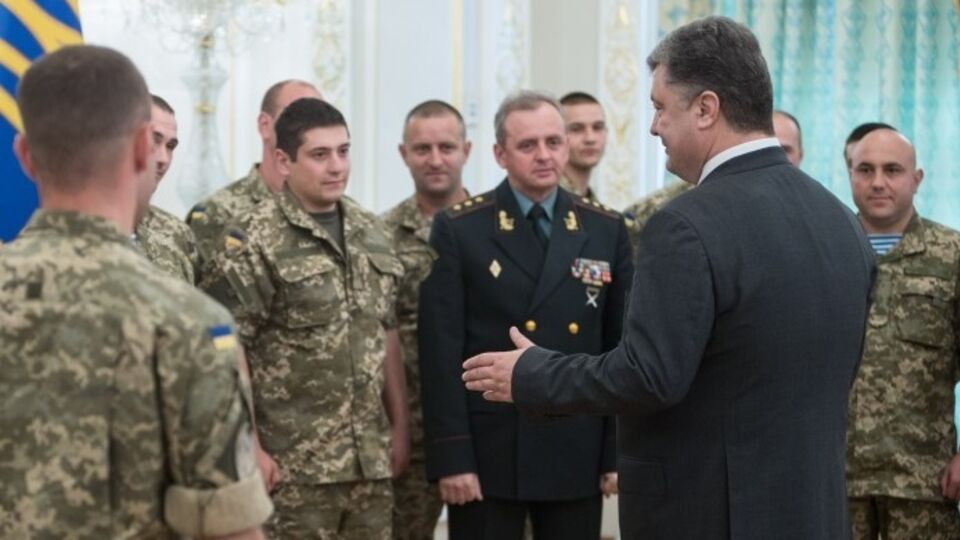 Порошенко встретился с военными, которые освобождали Славянск и Краматорск