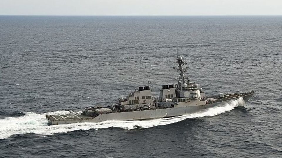 Ракетный эсминец ВМС США типа "Арли Берк" USS Porter (DDG 78)