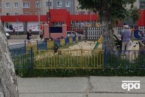 "Бандеровский" забор на детской площадке в Югорске