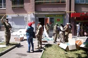 Харьковские активисты прикрыли точку по продаже наркотических препаратов, расположенную неподалеку от средней школы и детского сада