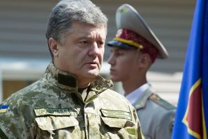 Порошенко поздравил украинских моряков