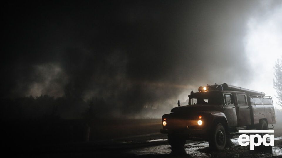 Спасатели продолжают тушение тлеющего торфа