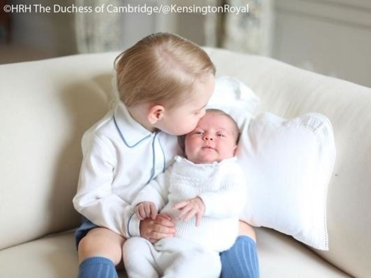 Принц Джордж со своей сестрой --- принцессой Шарлоттой