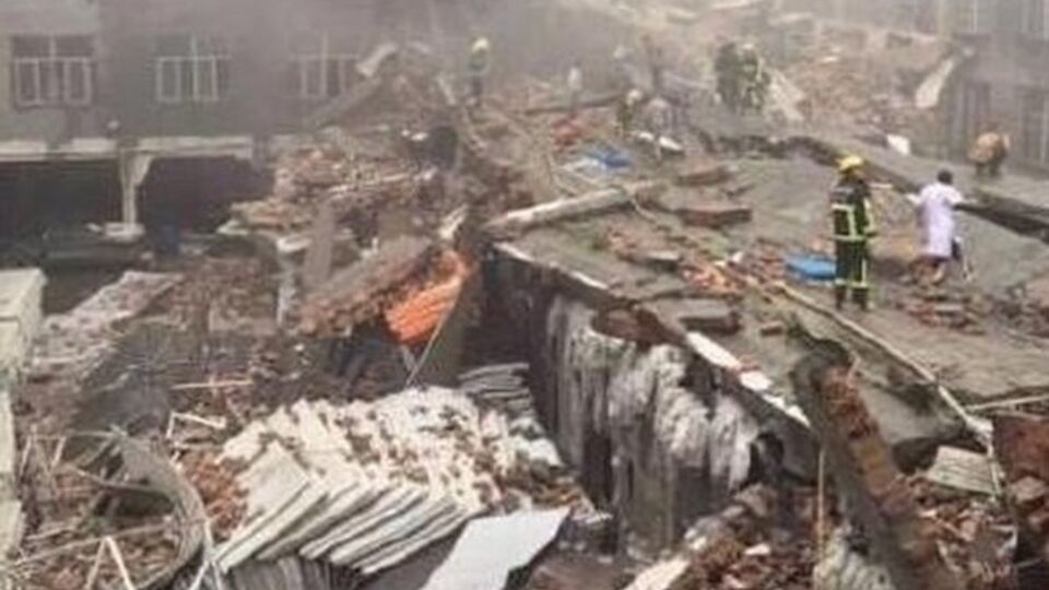 В настоящее время причины обрушения выясняются