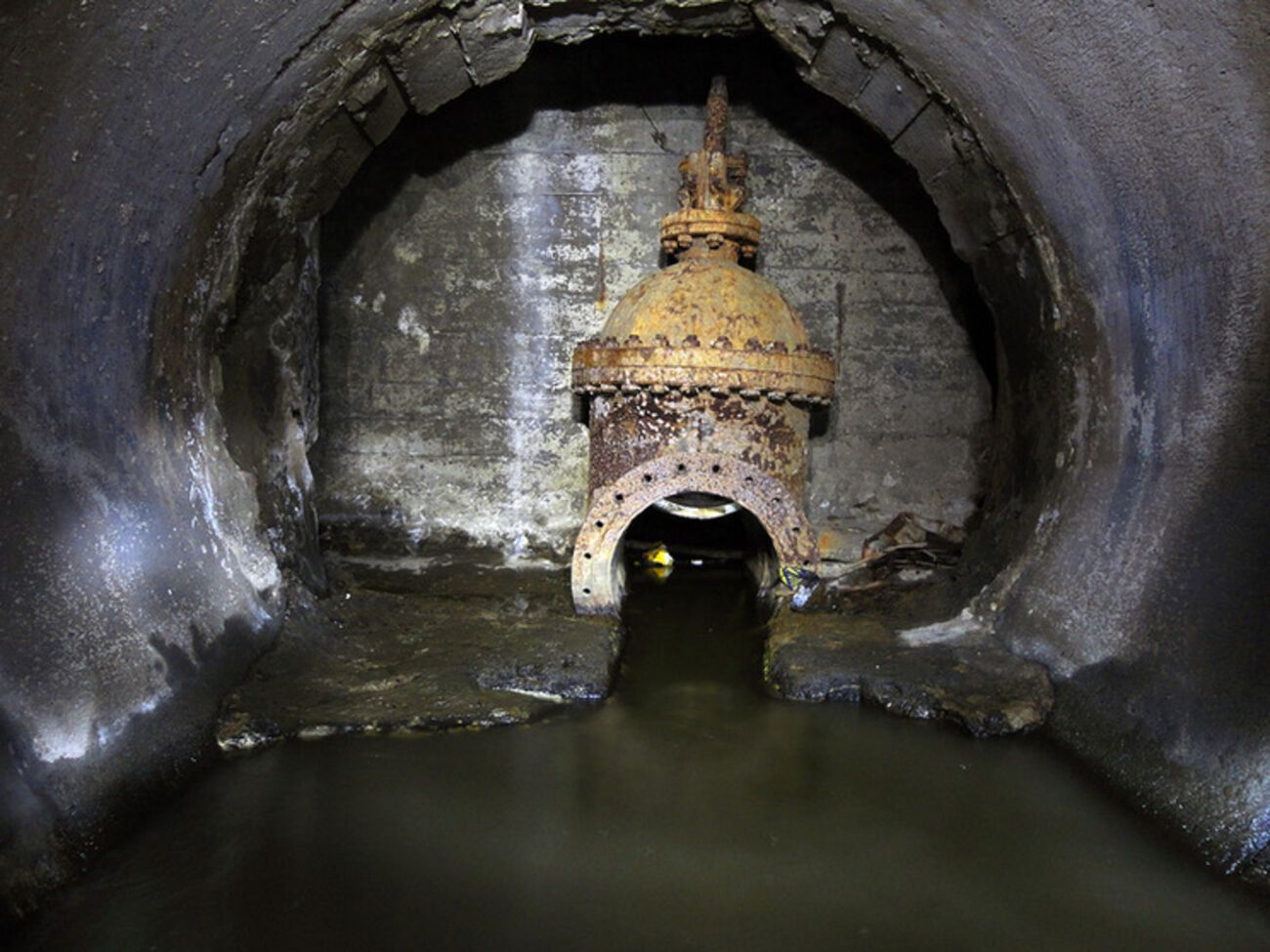 Некоторые участки киевского коллектора полностью разрушены