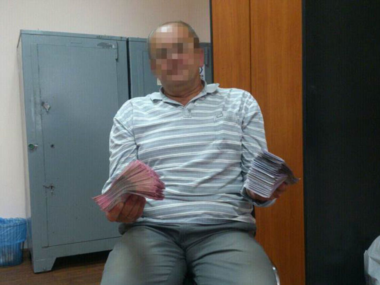 СБУ задержала харьковчанина, который обналичивал деньги для боевиков