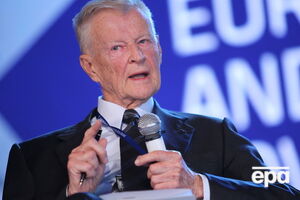 Збигнев Бжезинский: Гитлер никогда не был особенно заинтересован в том, чтобы иметь много личных денег. У Путина есть такой интерес, и это дает возможности для иного развития перспектив, при котором страсти утихнут