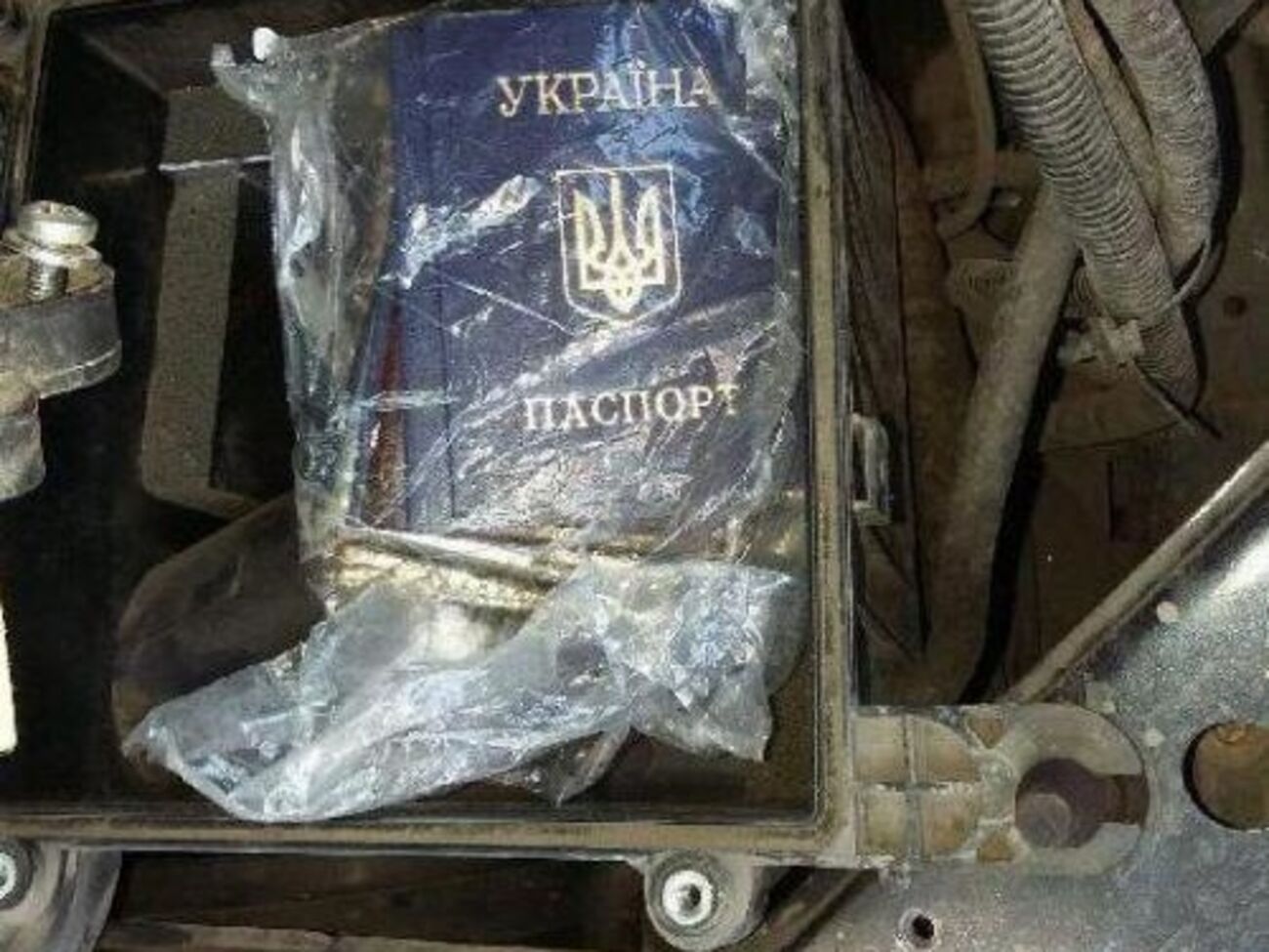 Госпогранслужба: 10&nbsp;незаполненных бланков паспортов граждан Украины были спрятаны в воздушном фильтре