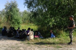 Пограничный патруль обнаружил большое количество людей в 150 метрах от границы с Венгрией