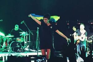 Украинский фанат заявил, что поднятие флага Земфирой не было запланированным