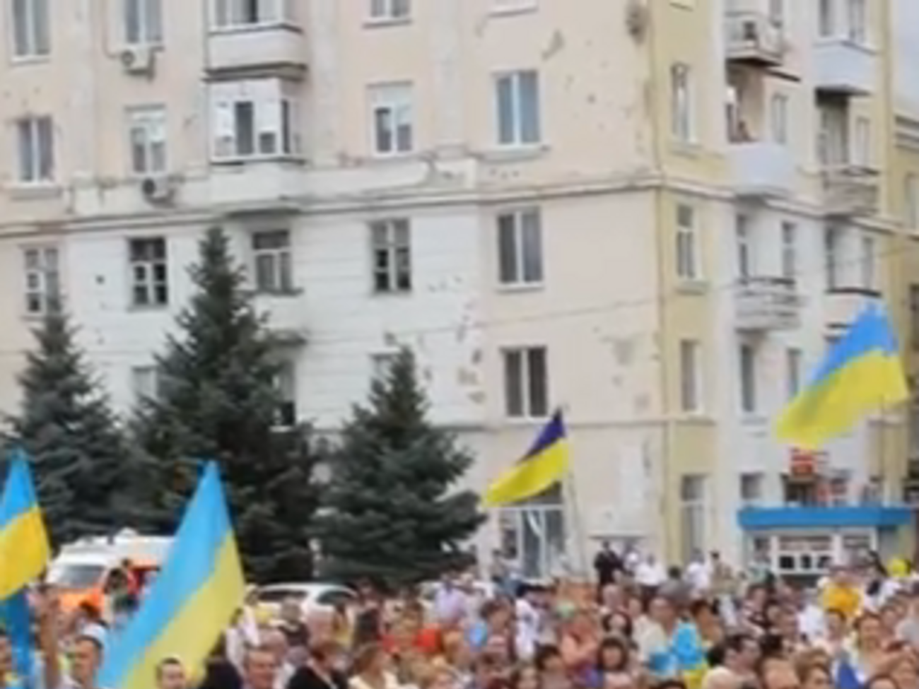 В годовщину освобождения Краматорска несколько тысяч жителей города исполнили гимн Украины. Видео