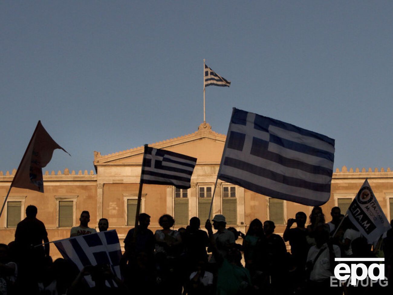 В МВД Греции сообщили, что по предварительным подсчетам, большинство граждан проголосовали против предложений кредиторов