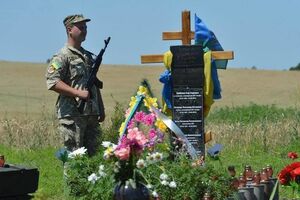 В годовщину освобождения Славянска от боевиков на горе Карачун возложили цветы к мемориалу украинским бойцам