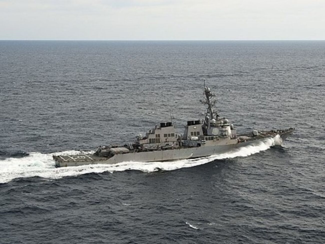 Эсминец вошел в Черное море накануне