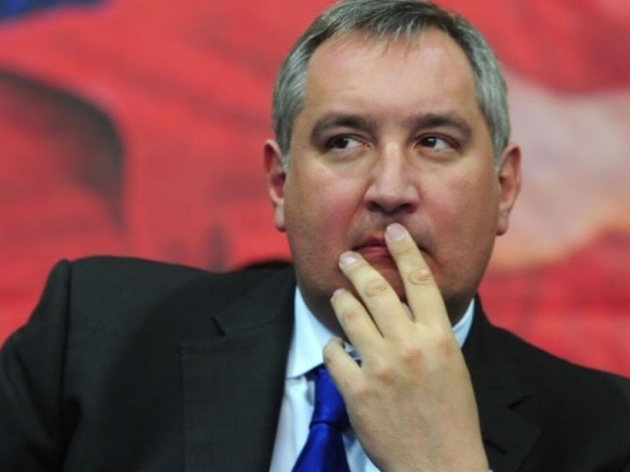 Дмитрий Рогозин займется патриотическим воспитанием россиян