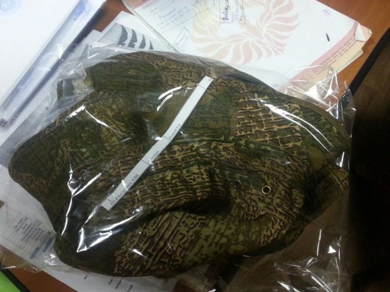 В каждый пакет с формой вложена бирка с фамилией бойца