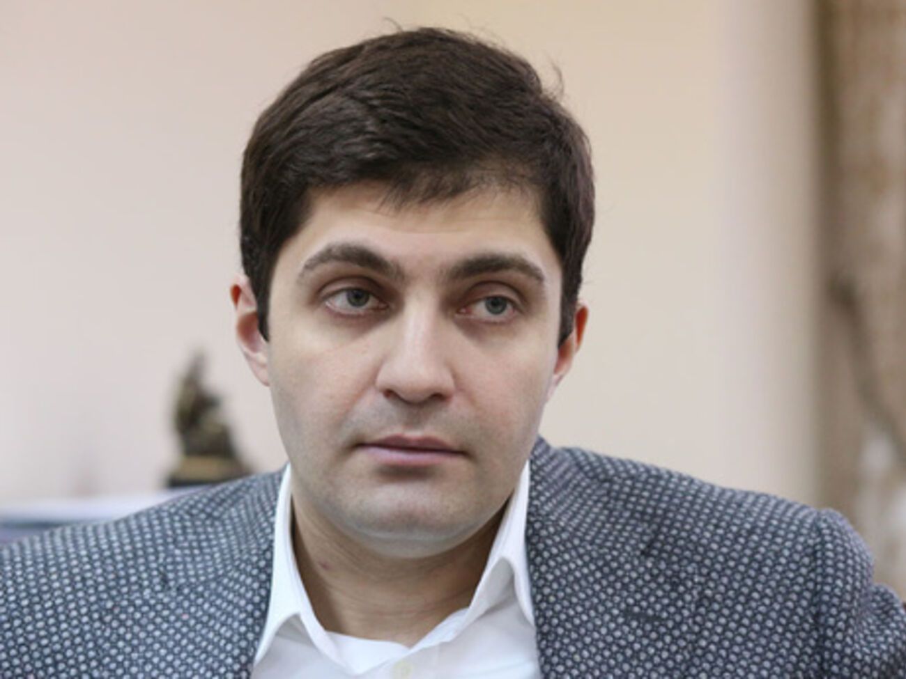 Сакварелидзе: При обысках изъято около $400 тыс.долларов, автомат Калашникова, холодное оружие, много ювелирных изделий и 39 пакетов с бриллиантами