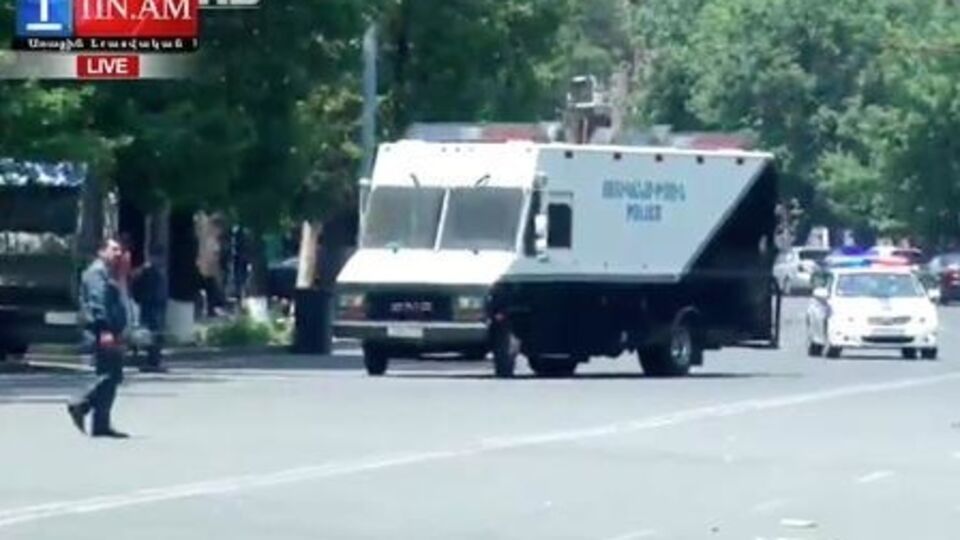 Полиция зачистила центр Еревана